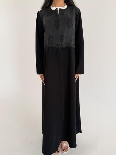 بيان | عبايه كريب اندنوسي على حريرر جاكار