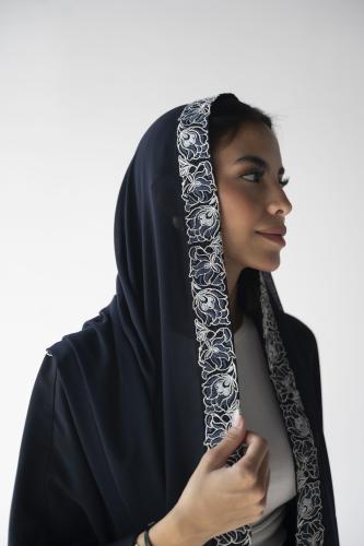 عباية هبه الفاخرة من الكريب الياباني مع طرحة مطرزة – أسود