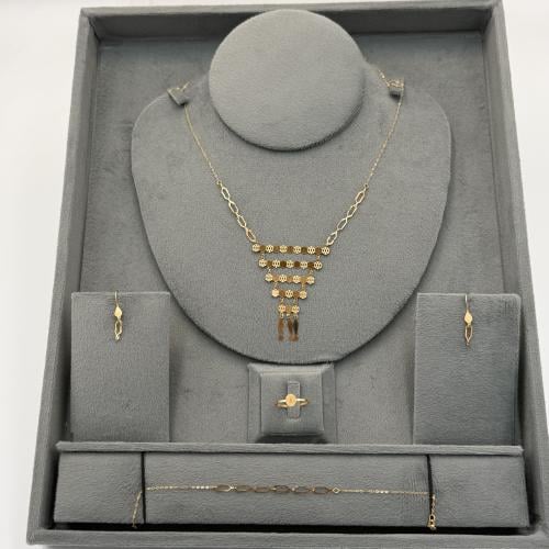 Sahar Al-Shoumi Set