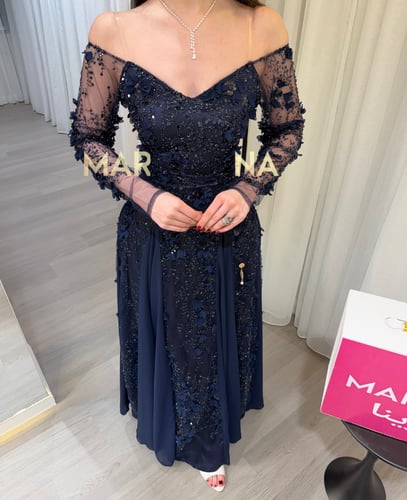 فستان مارتيا كحلي (فستان كحلي شك مزين بالورود تدخي...