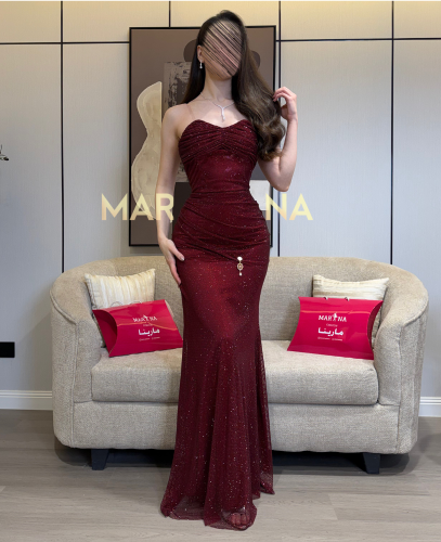 فستان الجمال (فستان برغندي كلفه شك مطرزه)