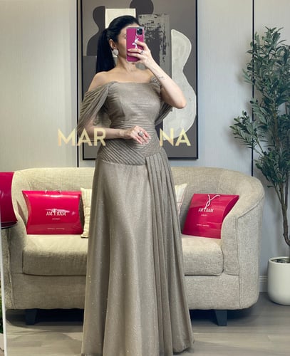 فستان ريما البيج (فستان لمعه بوليسيه خصر)