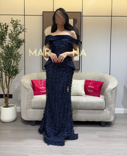 فستان ازدهار (فستان كحلي شك مزين بالورود بوليسيه ل...