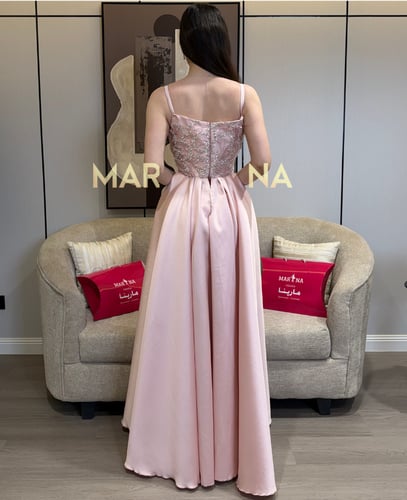 فستان هيف (فستان لحمي كلفه شك سهره وذيل ميكادو)