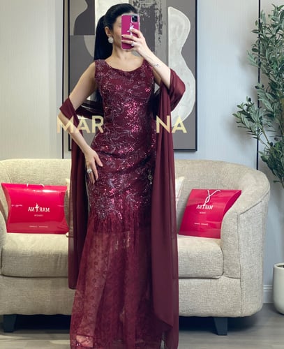 فستان ميلا (فستان برغندي شك سهره دانتيل فرنسي وشال...