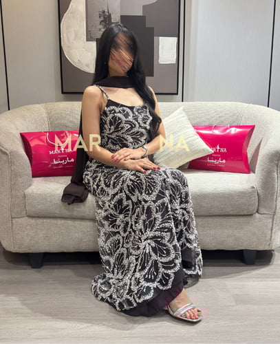 فستان يارا (فستان موكا شك سهره فضي وشال جورجيت)