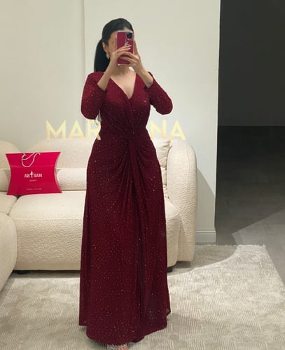 فستان وفاء (فستان برغندي قماش استرتش فصوص لمعه)