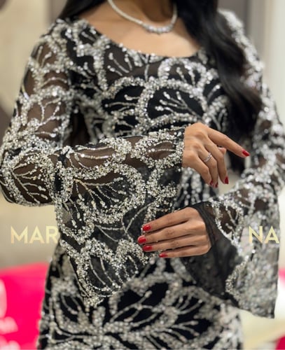 فستان ماجده اسود (فستان اسود شك سهره فضي)