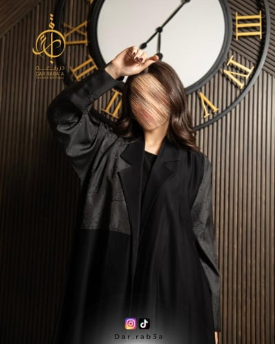 عباية نقشة أغصان بقصة بليزر أسود - B10