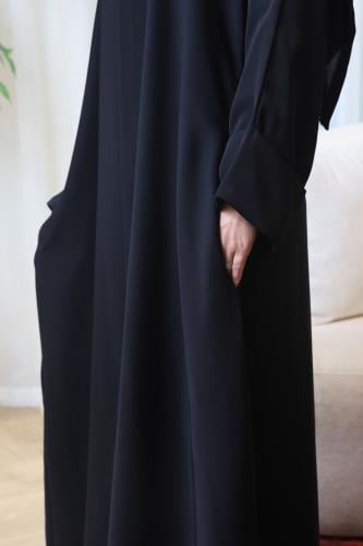 عبايه ساده بسحاب وجيوب مخفيه