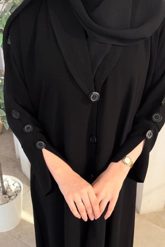 عباية رسميه مع طرحه