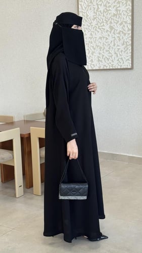 عباية غرّيد ب لوقو اسود