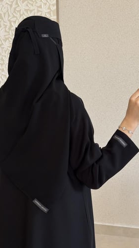 عباية غرّيد ب لوقو اسود