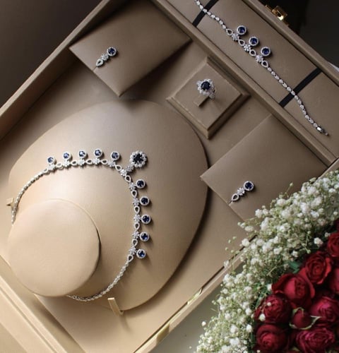 بلو ان وايت