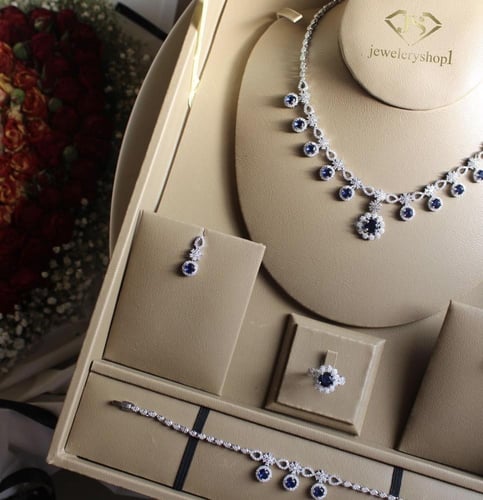 بلو ان وايت