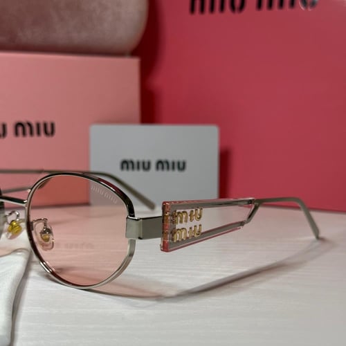 نظارة ميو ميو باللون الوردي الفاتح