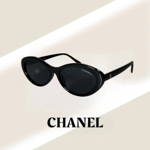 نظارة شانيل باللون الاسود وكتابة باللون الابيض على...