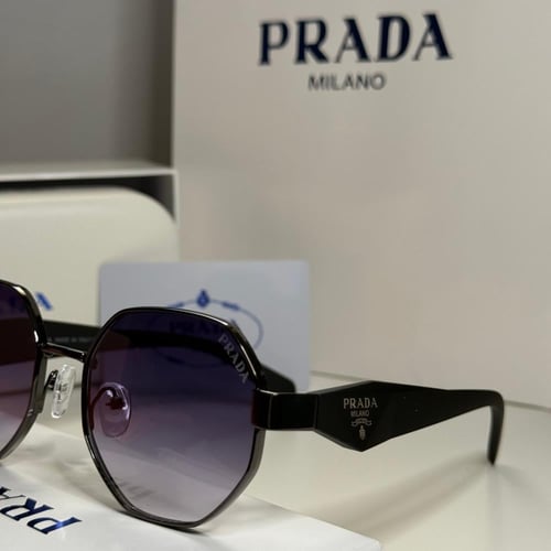 نظارة برادا باللون الاسود والفضي الغامق بإطار دائر...