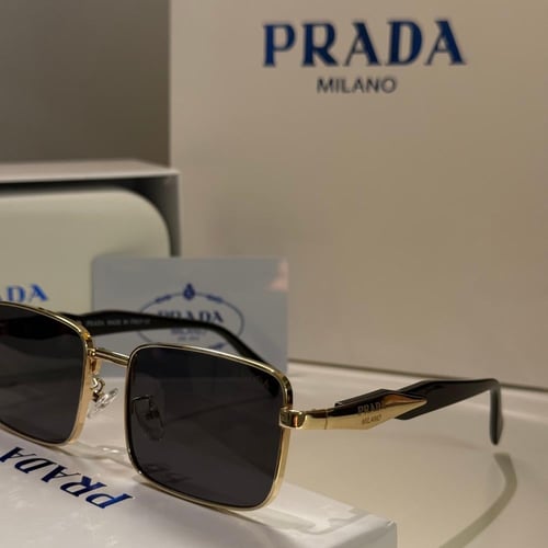 نظارة برادا بعدسة مربعة باللون الذهبي والاسود