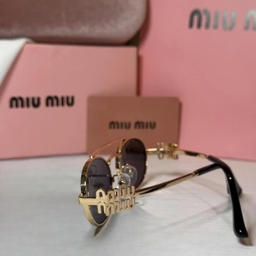نظارة ميو ميو باللون الذهبي عدسة سوداء