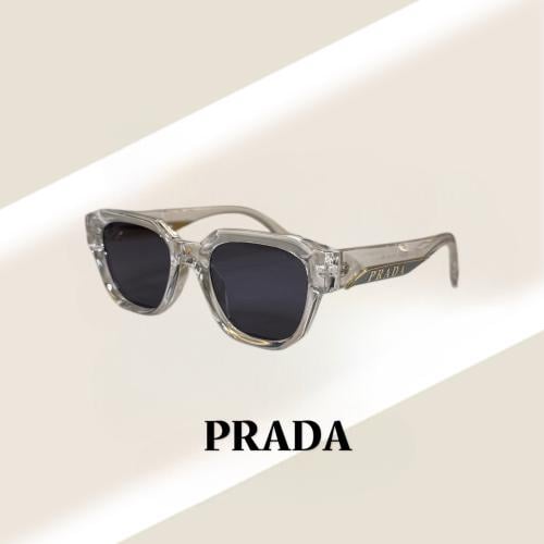 نظارة برادا باللون الشفاف بشعار ذهبي