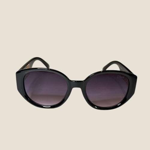 نظارة ديور باللون الاسود بشعار محفور