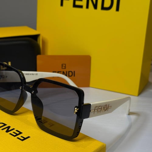 نظارة فندي بإطار مربع باللون الاسود وذراع باللون ا...