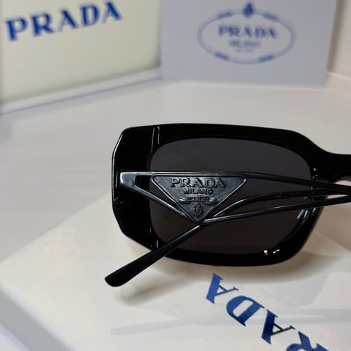 نظارة برادا باللون الاسود الكامل