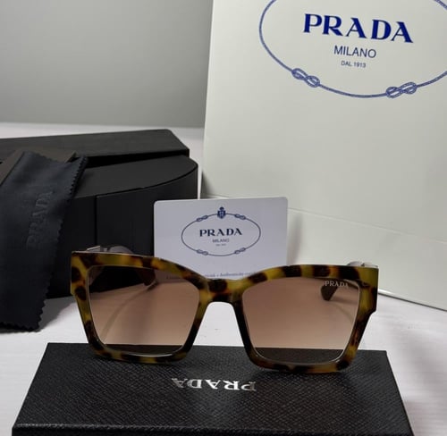 نظارة برادا باللون التايقر والبني بعدسة مربعة