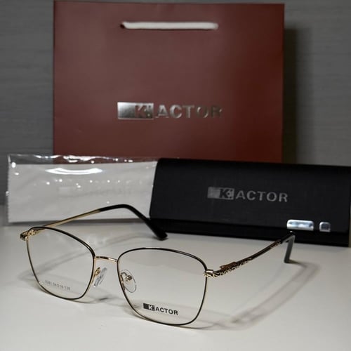 نظارة طبية من K.ACTOR باللون الذهبي والاسود