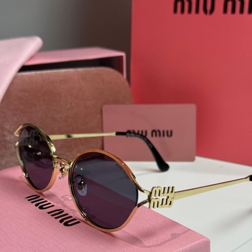 نظارة ميو ميو (Logo) باللون الذهبي بعدسة سوداء