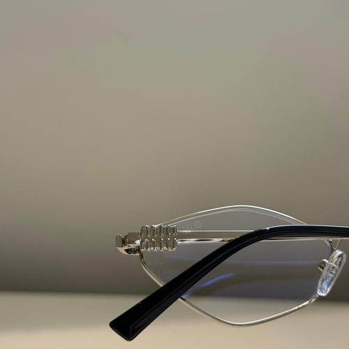 نظارة ميو ميو عدسة سداسية شفافة باللون الفضي