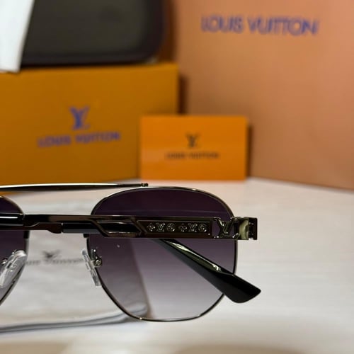 نظارة لويس فيتون باللون الفضي