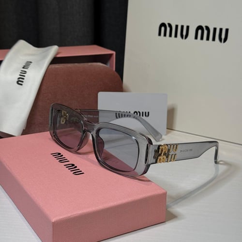 نظارة ميو ميو باللون الشفاف وعدسة مستطيلة