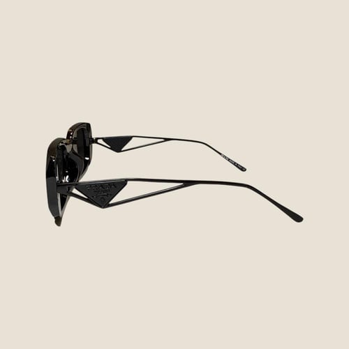 نظارة برادا باللون الاسود الكامل