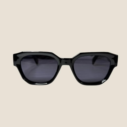 نظارة برادا باللون الاسود والازرق