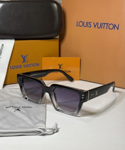 نظارة لويس فيتون باللون الاسود وعدسة مربعه