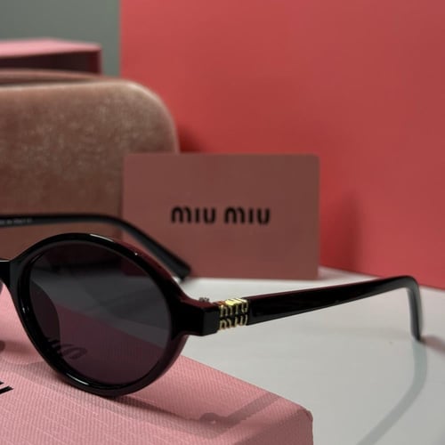 نظارة ميو ميو باللون الاسود