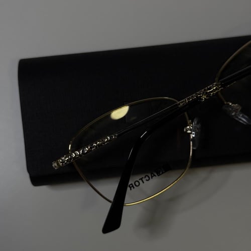 نظارة طبية من K.ACTOR باللون الذهبي والاسود