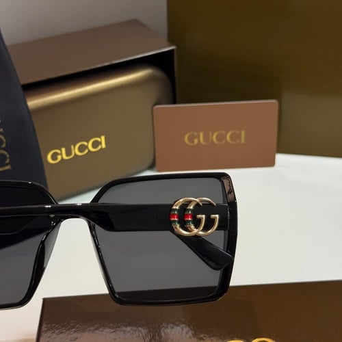 نظارة قوتشي باللون الاسود بعدسة مستطيلة وذراع بالل...