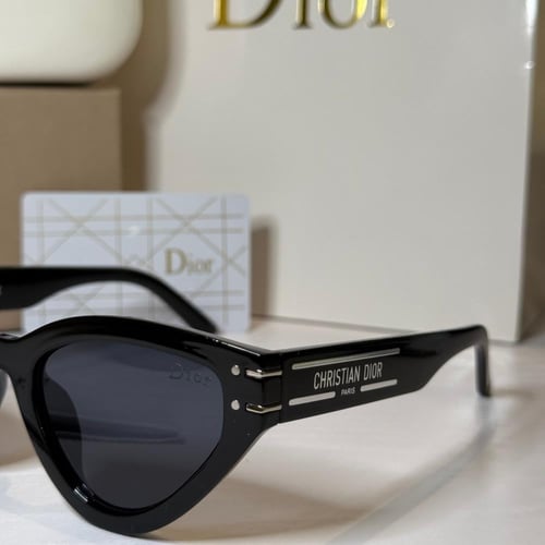 نظارة ديور Cat eye باللون الاسود