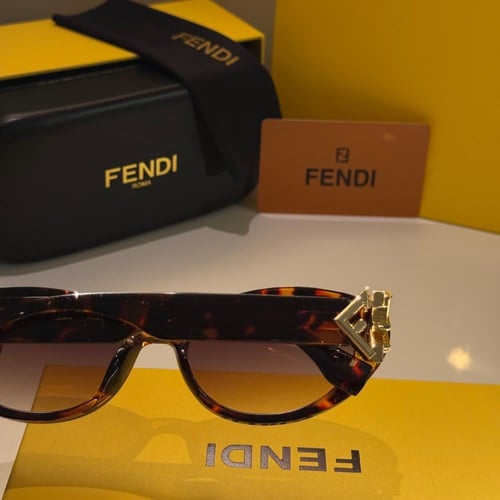 نظارة فندي Cat eye باللون التايقر