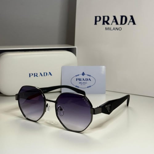 نظارة برادا باللون الاسود والفضي الغامق بإطار دائر...