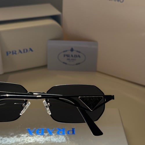 نظارة برادا 2Edge باللون الاسود