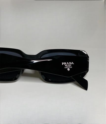نظارة Pرادا سوداء