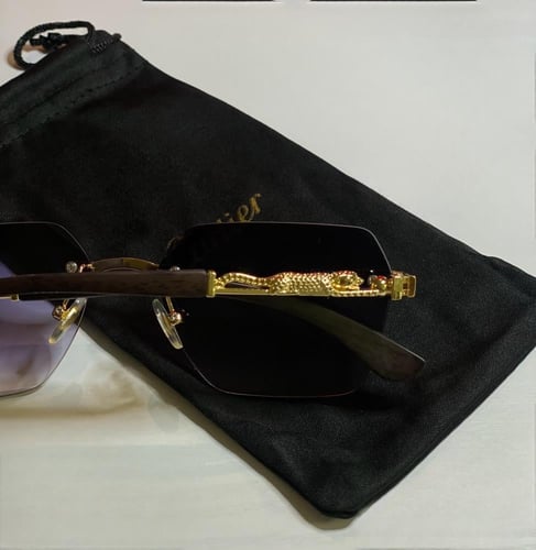 نظارة كارتير بدون إطار بشعار النمر