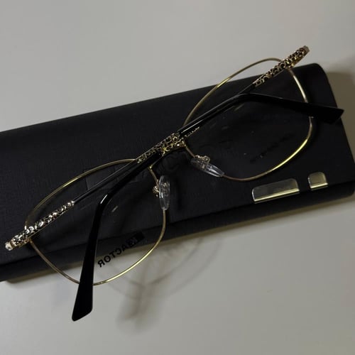 نظارة طبية من K.ACTOR باللون الذهبي والاسود