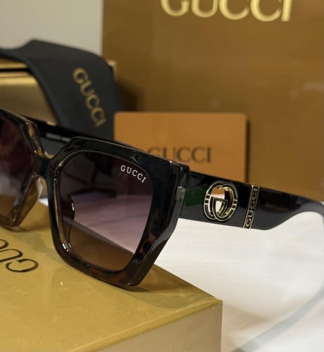 نظارة قوتشي باللون الاسود والتايقر على الإطار