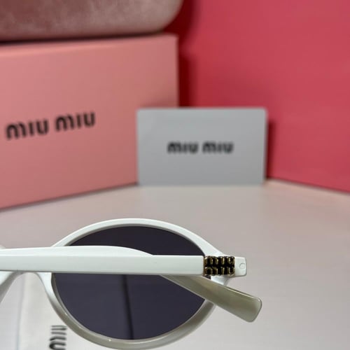 نظارة ميو ميو بعدسة دائرية باللون الابيض