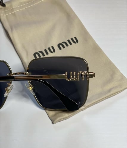 نظارة ميو ميوm عدسة كبيرة باللون الذهبي